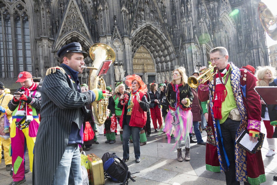 Köln feiert die fünfte Jahreszeit humorvoll und unverwechselbar rheinisch.