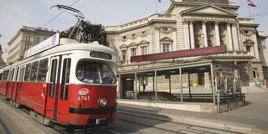 straßenbahn beim volkstheater