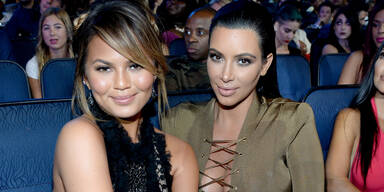 Chrissy Teigen & Kim Kardashian