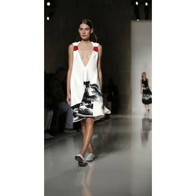 NYFW Victoria Beckham Spring 2016 