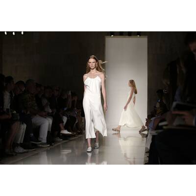 NYFW Victoria Beckham Spring 2016 