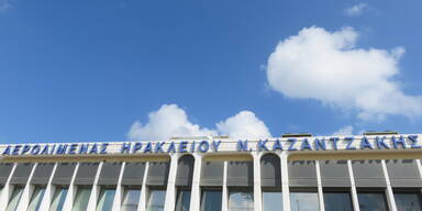 &Ouml;sterreicher st&uuml;rmt in Griechenland auf Flughafen-Rollfeld