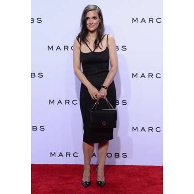 Winona Ryder im sexy LBD