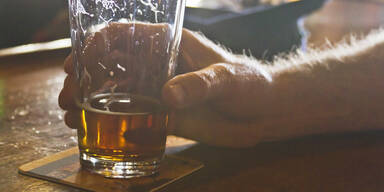 Darum fliegen Bierdeckel nicht geradeaus