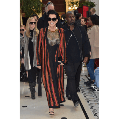 Kris Jenner mit mieser Make-Up Maske 