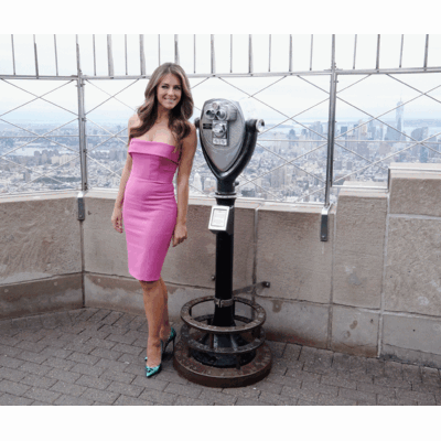 Elizabeth Hurley - Sexy in Pink 