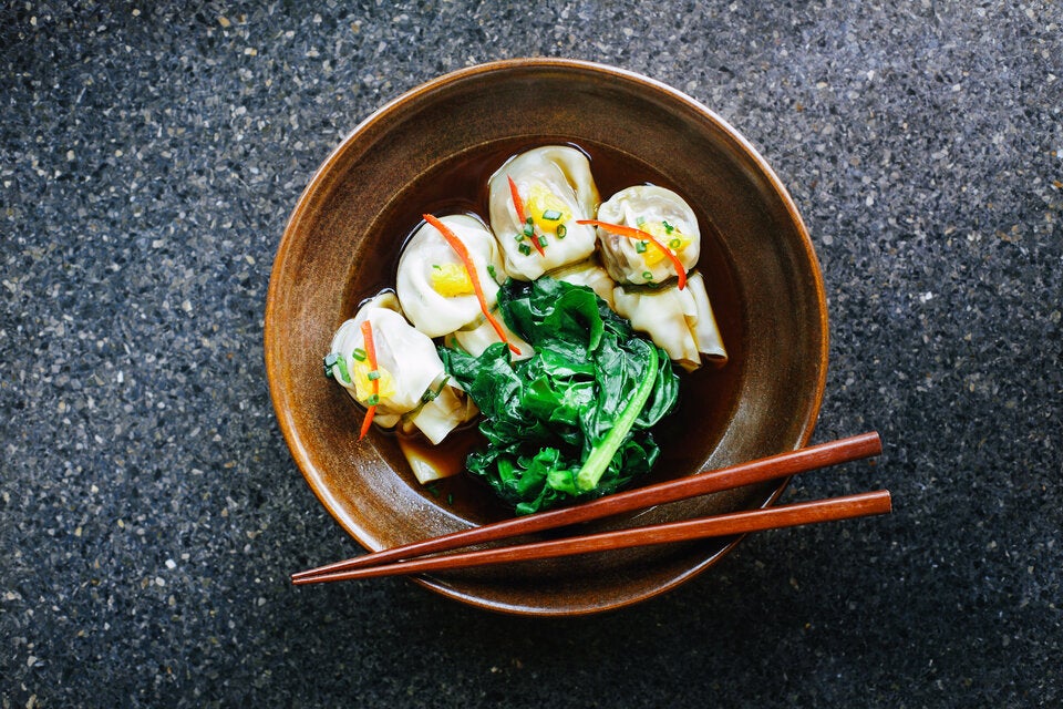 Asiatische Gerichte: Wie Sie Frühlingsrollen, Dumplings und Co. zubereiten