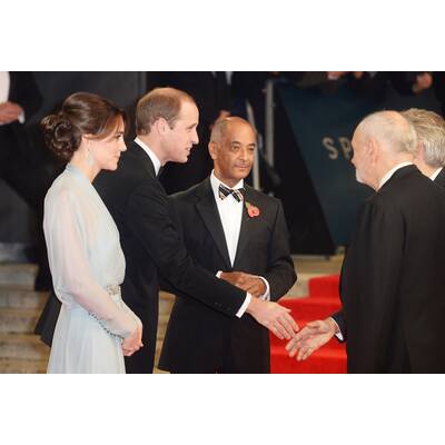Royals bei der Bond-Premiere