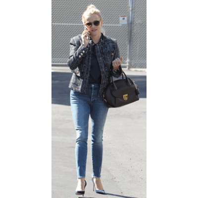 Reese Witherspoon auf dem Weg ins Büro 