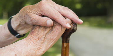 Demenzkranke nach Tod von Sohn verhungert