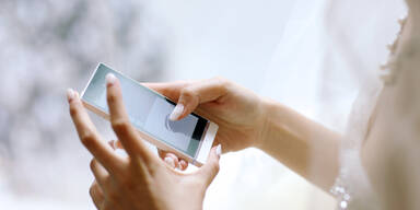 Wegen SMS: Frau noch in der Hochzeitsnacht verlassen