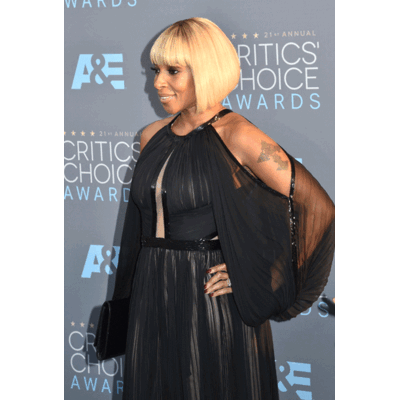 Schwarz-Weiß-Looks auf den Critics Choice Awards