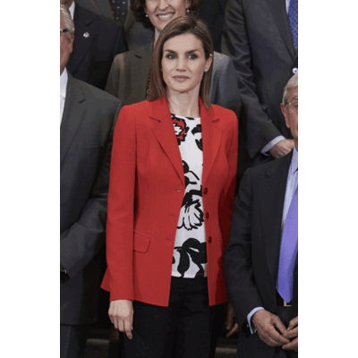 Königin Letizia im BIederlook 