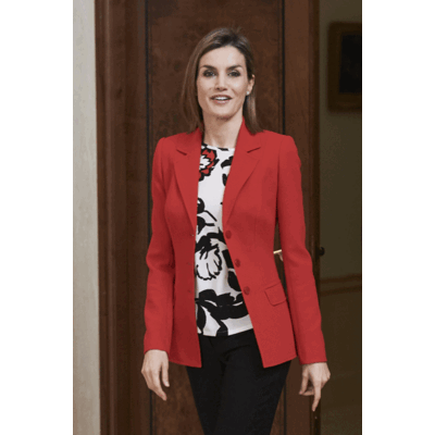 Königin Letizia im BIederlook 