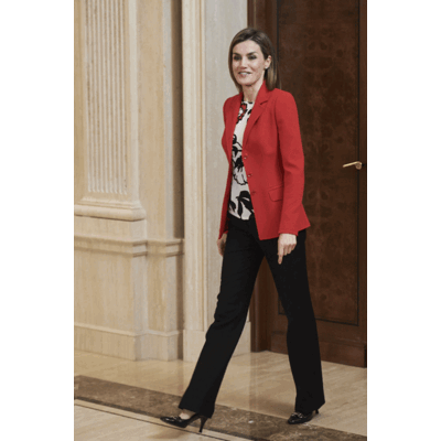 Königin Letizia im BIederlook 