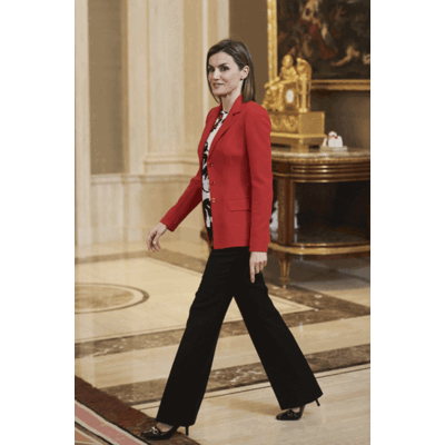 Königin Letizia im BIederlook 