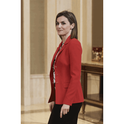 Königin Letizia im BIederlook 