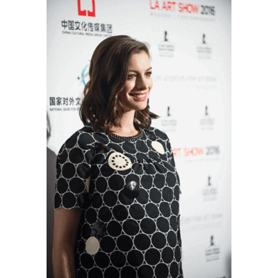 Anne Hathaway - Stylisches Babybauch-Debüt