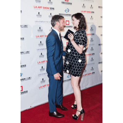 Anne Hathaway - Stylisches Babybauch-Debüt