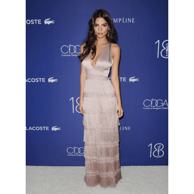 Emily Ratajkowski - Sexy in Silber 