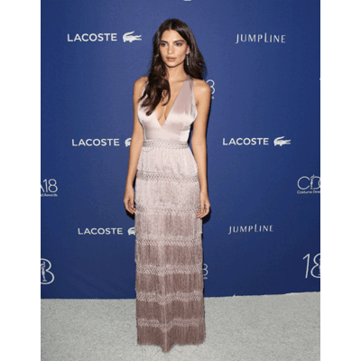 Emily Ratajkowski - Sexy in Silber 