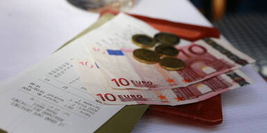 SO viel Trinkgeld geben die Österreicher