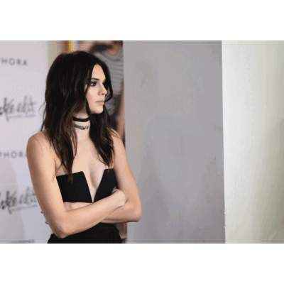 Kendall Jenner im schwarzen Zweiteiler