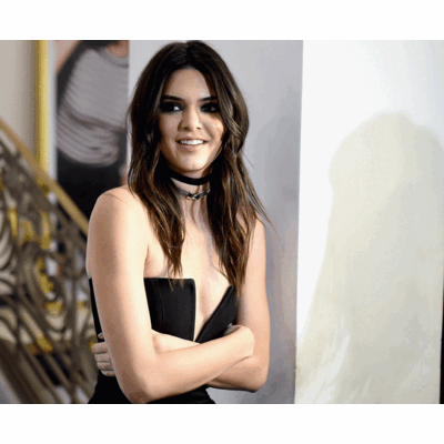 Kendall Jenner im schwarzen Zweiteiler