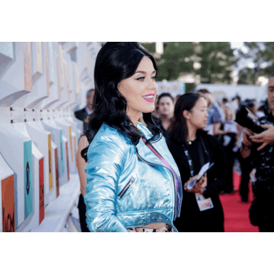 Katy Perry als schrilles Cowgirl 