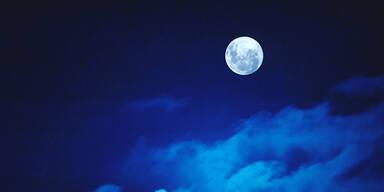 Vollmond am Himmel