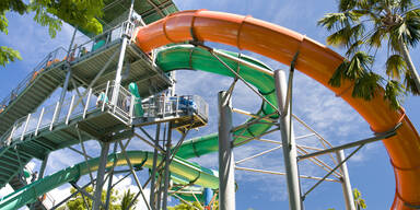 M&auml;dchen entglitt von Wasserrutsche - Vater bei Todessturz dabei