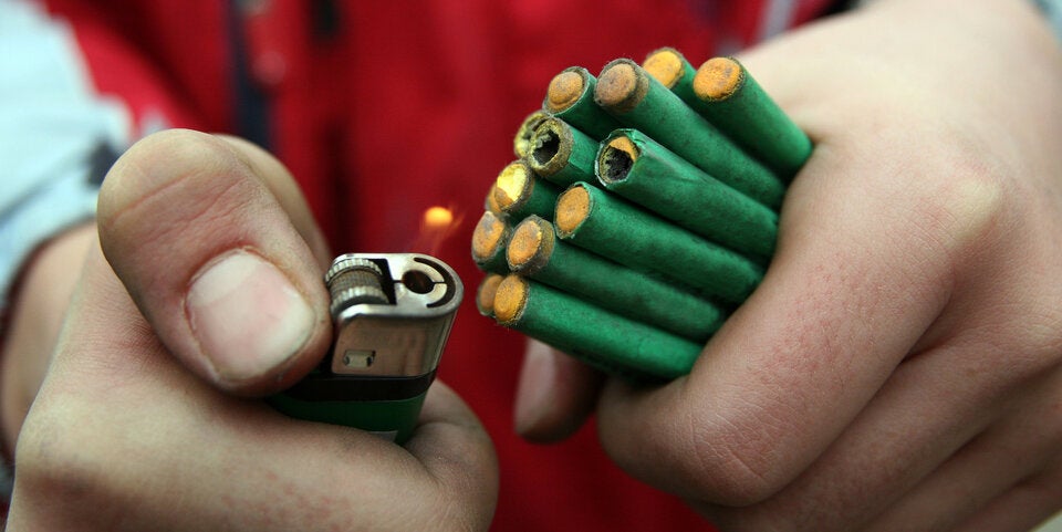 Acht Personen wurden durch Böller verletzt.