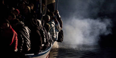 Schiff untergegangen: 20 Tote, Kinder darunter