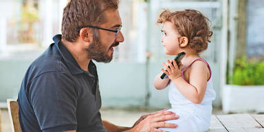 Vater Kind Handy Smartphone