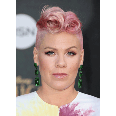 Pink - Im Bettlaken zur Filmpremiere