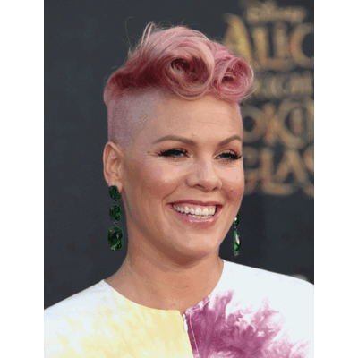 Pink - Im Bettlaken zur Filmpremiere