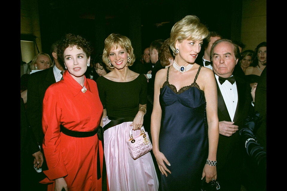 Lady Diana beehrte die Met Gala 1996 in einem Dior-Kleid, das für Gesprächsstoff sorgte.