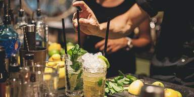 Barkeeper Bar Drinks