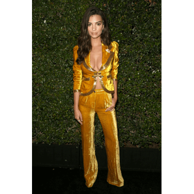 Emily Ratajkowski - Sexy in Gelb