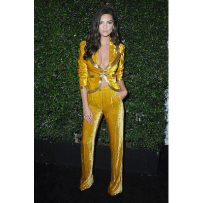 Emily Ratajkowski - Sexy in Gelb