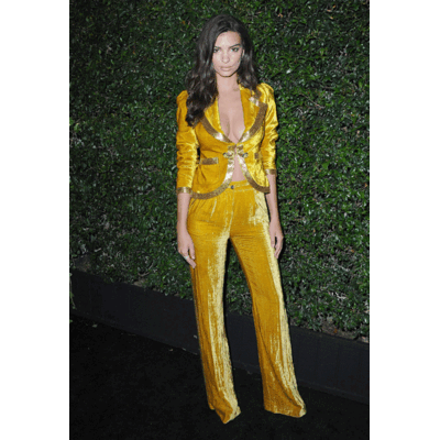 Emily Ratajkowski - Sexy in Gelb