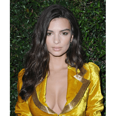 Emily Ratajkowski - Sexy in Gelb