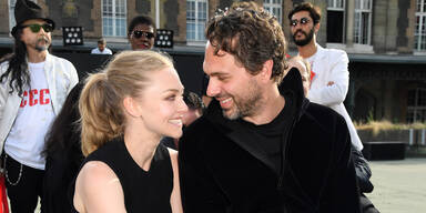 Amanda Seyfried &  Thomas Sadoski