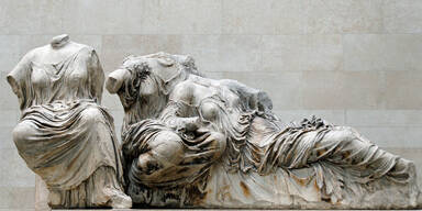statue