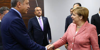 Merkel l&auml;dt Erdogan nach Deutschland ein