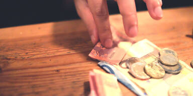 Geld Geldscheine M&uuml;nzen Geld-Diebstahl