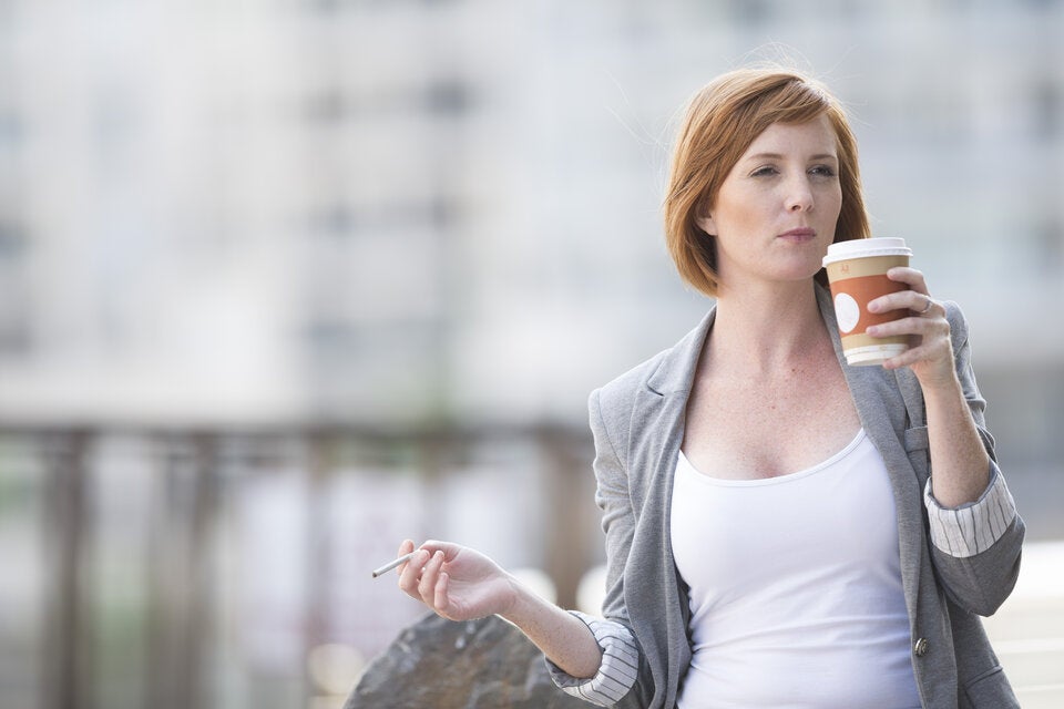 Wissenschaftlich belegt: Warum Raucher mehr Koffein brauchen als Nichtraucher