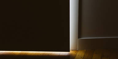 Ihr Vater schleicht sich jeden Tag ins Zimmer &ndash; doch sie ahnt nicht, was er dort macht