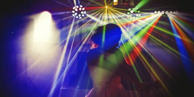 Hochzeit eskaliert: 400 G&auml;ste liefern sich Massenschl&auml;gerei