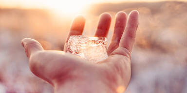 Eisw&uuml;rfel-Trick gegen Kopfschmerzen